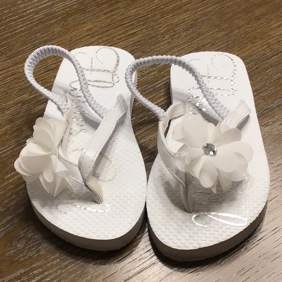 EUC Flower Girl Flip Flops - Picture 2 of 4